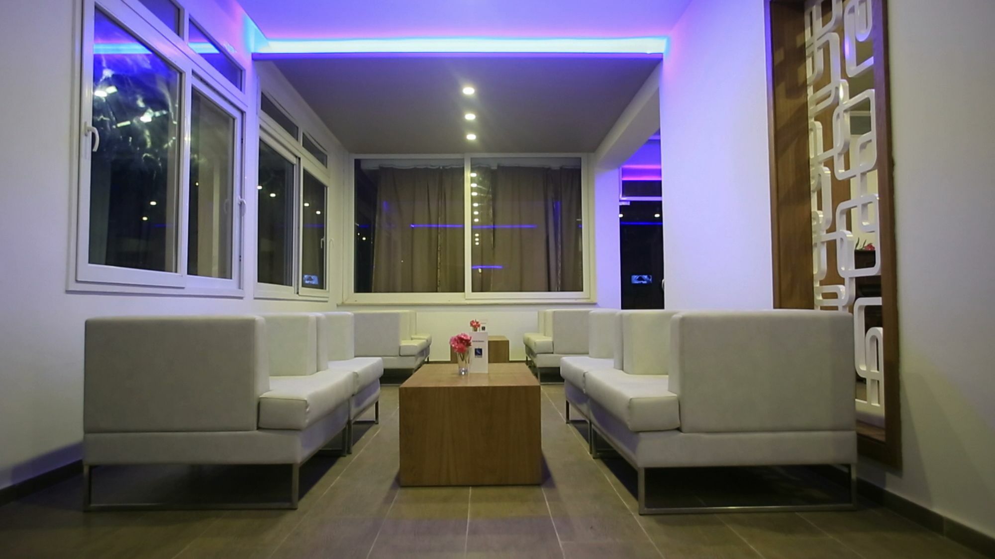 Les Palmiers Hotel